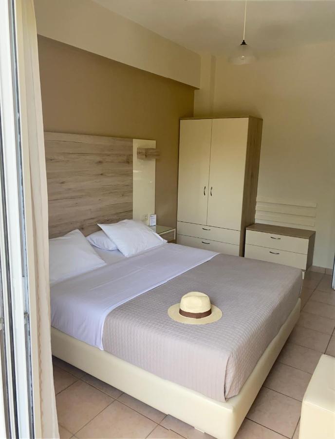 Poseidon Studios & Apartments Палеохора Экстерьер фото