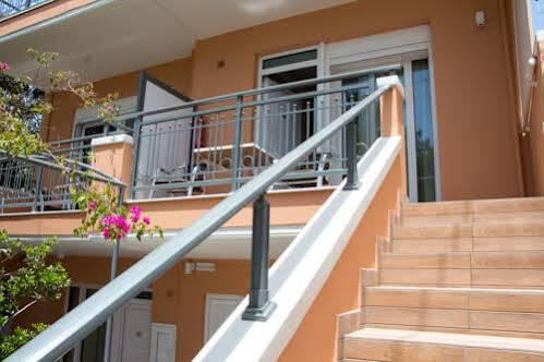 Poseidon Studios & Apartments Палеохора Экстерьер фото