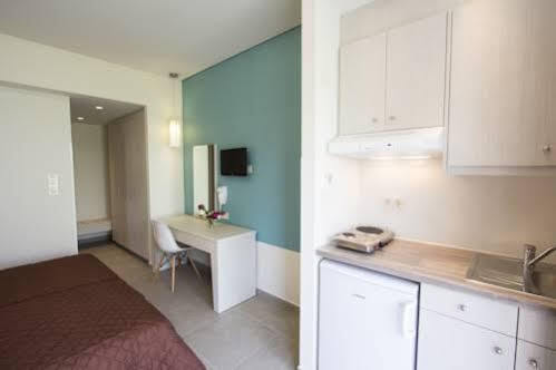 Poseidon Studios & Apartments Палеохора Экстерьер фото