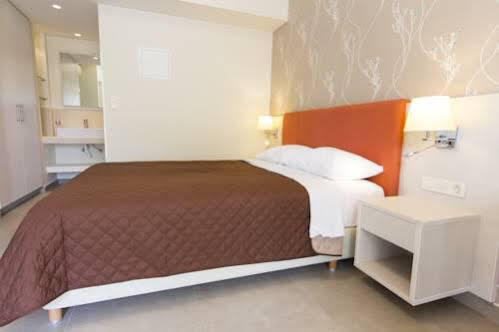 Poseidon Studios & Apartments Палеохора Экстерьер фото